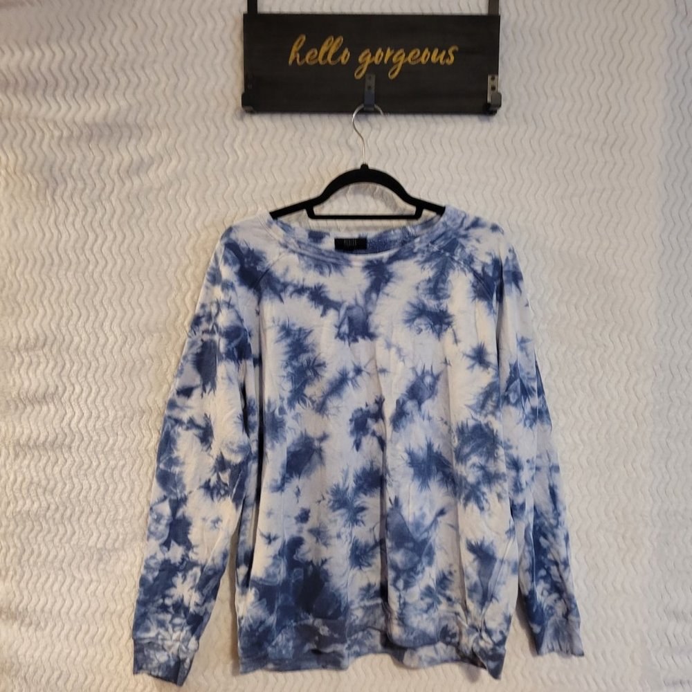 MODERN  TIE DYE SWEATSHIRT SIZE XL